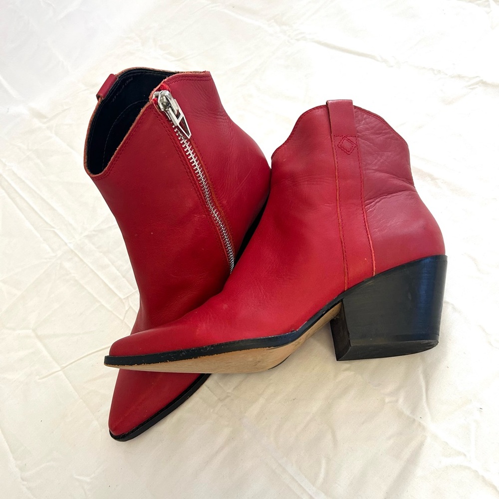Dolce Vita Serra Leather Ankle Boot